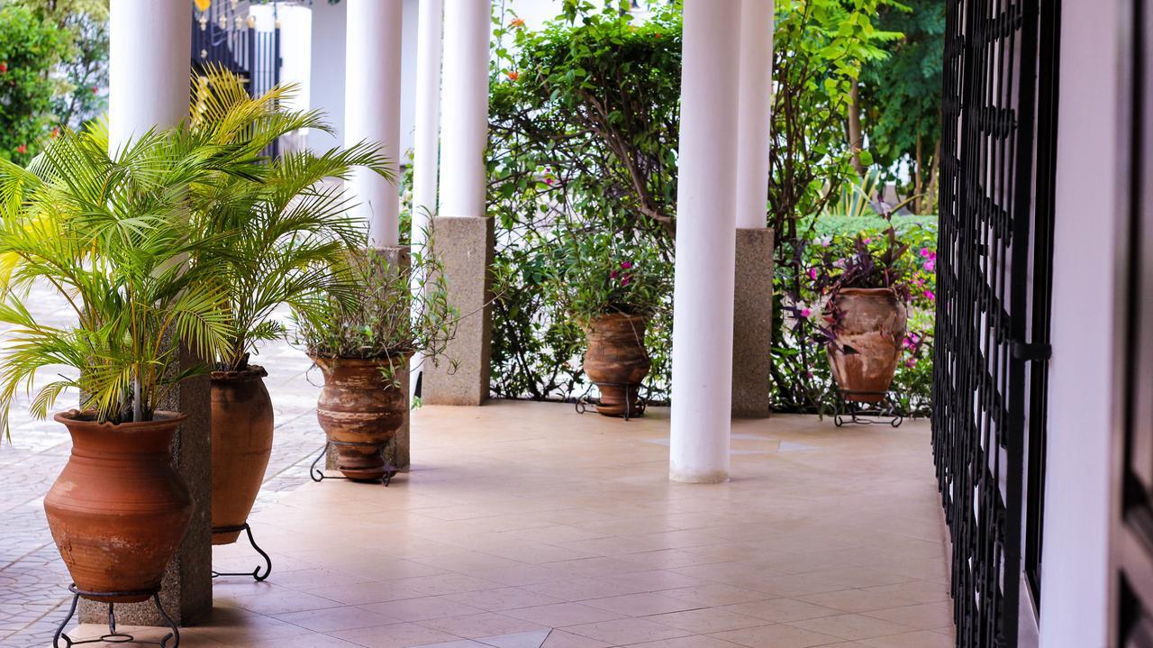Lavender Lodge Hotel Acra Exterior foto
